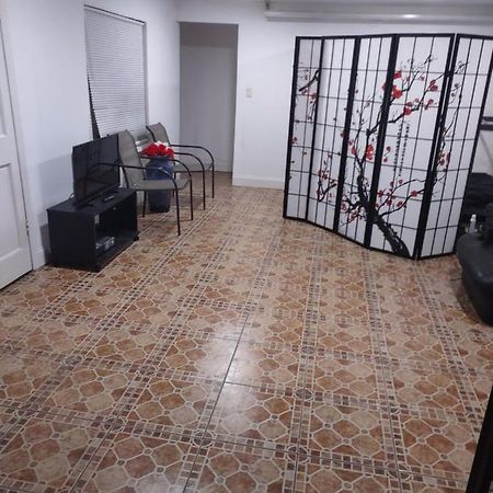 Omar'S Place - Shared Rooms Miami Exterior photo